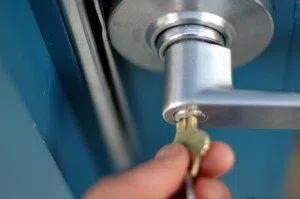 Neighborhood Locksmith Store West Bloomfield, MI 248-566-2632 - key-broke-in-lock